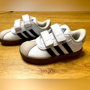 Toddler adidas shoes size 8
